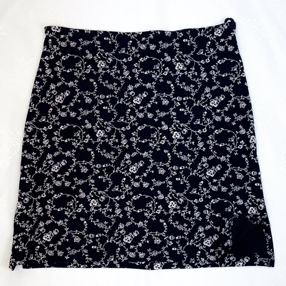 Vintage Wrapper Brand 90s Skater Mini Skirt Black & White Floral Design Stretch